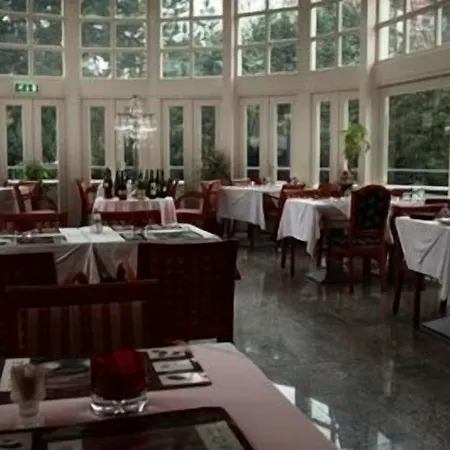 2000 Valkenburg Otel 3*